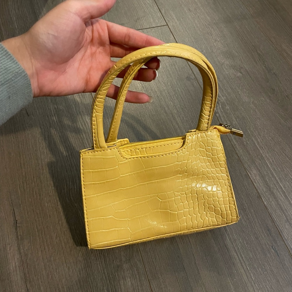 LEATHER YELLOW PURSE